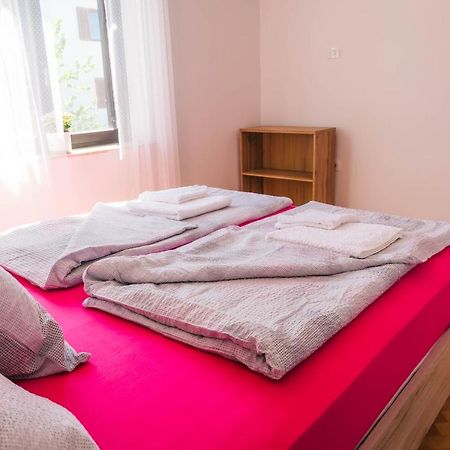 Sobe Kaki In Kivi Vandrehjem Izola Eksteriør billede